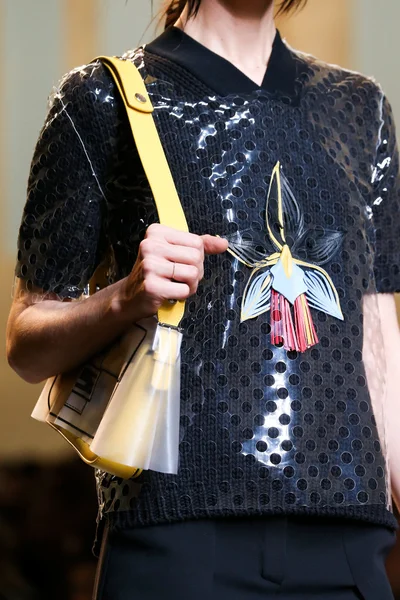 Look 14